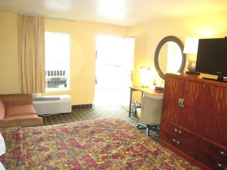 Days Inn By Wyndham Brunswick/St. Simons Area Eksteriør bilde